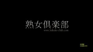 50代のミニスカでロングブーツの妖艶すぎる高級住宅街の専業主婦にいそうな素人の人妻美人熟女おばさまをアンケートと称して騙してナンパ。くたびれた垂れ乳のエロい美ボディーをご堪能して熟れた淫乱おまんこに中出しをするモザイクなしの熟女の卑猥なエロ動画です。【熟女倶楽部】