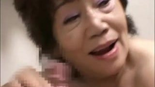 【早乙女由美】65歳の大阪のおばちゃん系のおばさんパーマの還暦豊満熟女と喧しいSEXをするエロ動画。