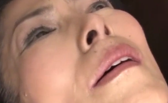 還暦六十路の美人老婆と中出しSEXするアダルト動画【無修正】