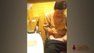 【盗撮】70代の眼鏡おばあちゃんがオシッコするエロ動画【無修正】無料